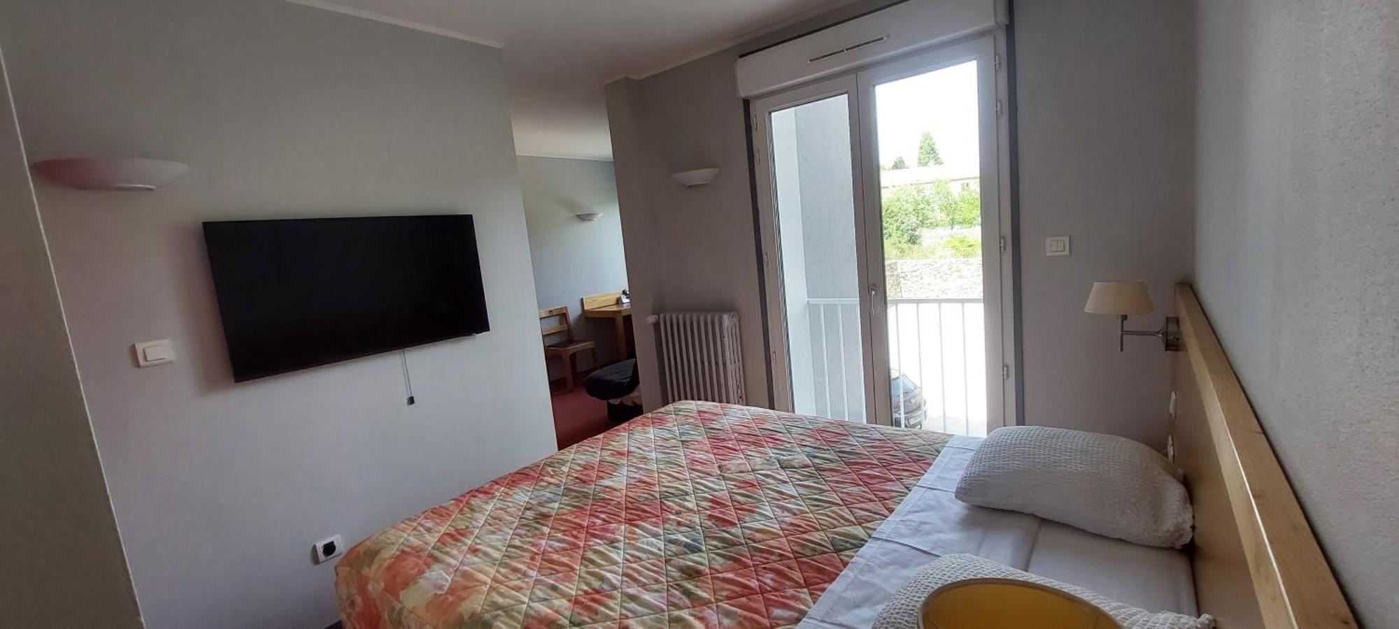 Logis Hotel Restaurant Le Cygne Yssingeaux Eksteriør billede