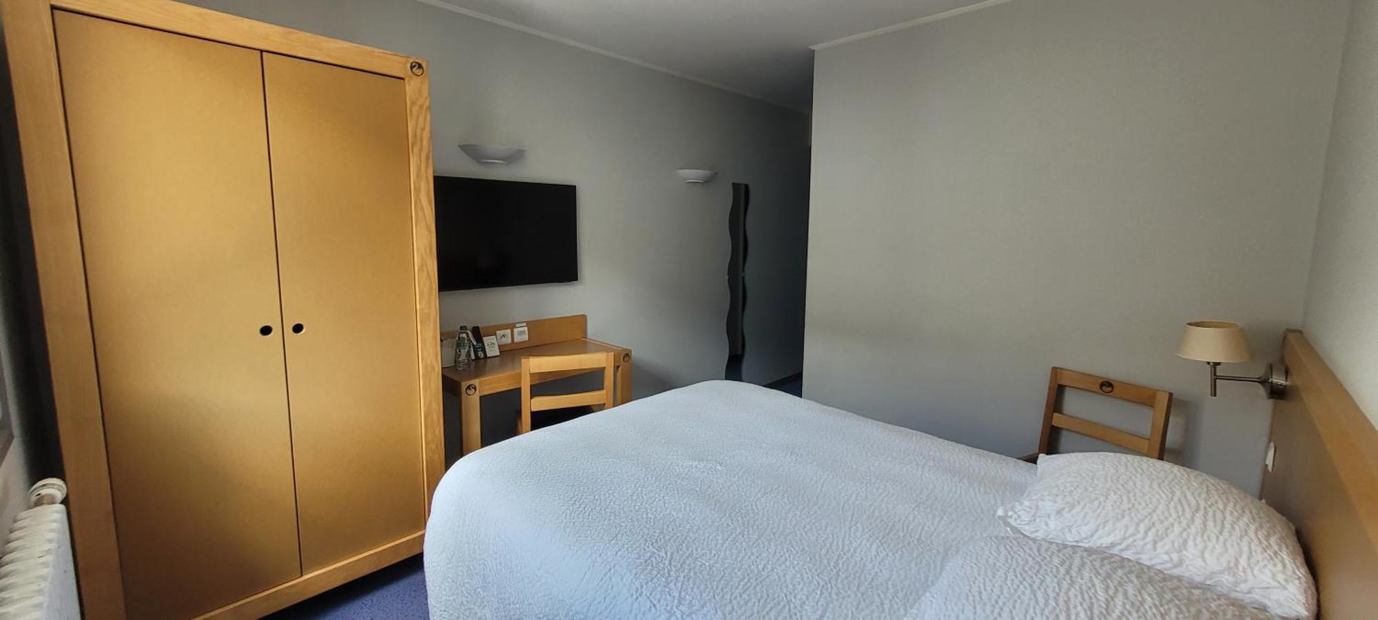 Logis Hotel Restaurant Le Cygne Yssingeaux Eksteriør billede